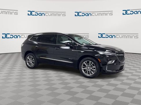 Used 2024 Buick Enclave Avenir image 2