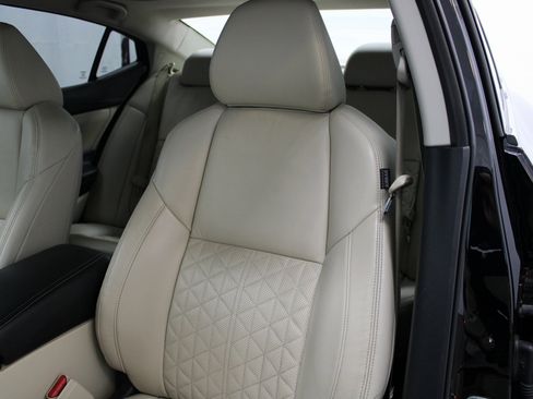 Used 2020 Nissan Maxima Platinum image 18