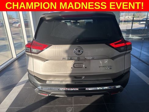 Used 2021 Nissan Rogue Platinum image 4