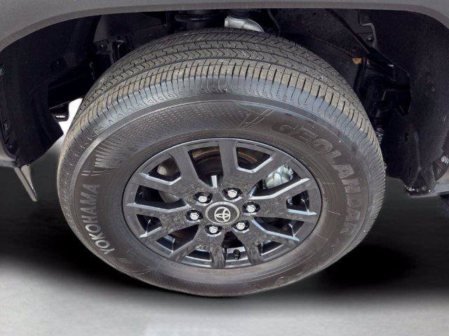 Used 2025 Toyota 4Runner SR5 AWD/4WD image 9