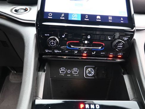 Used 2025 Jeep Grand Cherokee Limited w/ Black Appearance Package RWD image 15