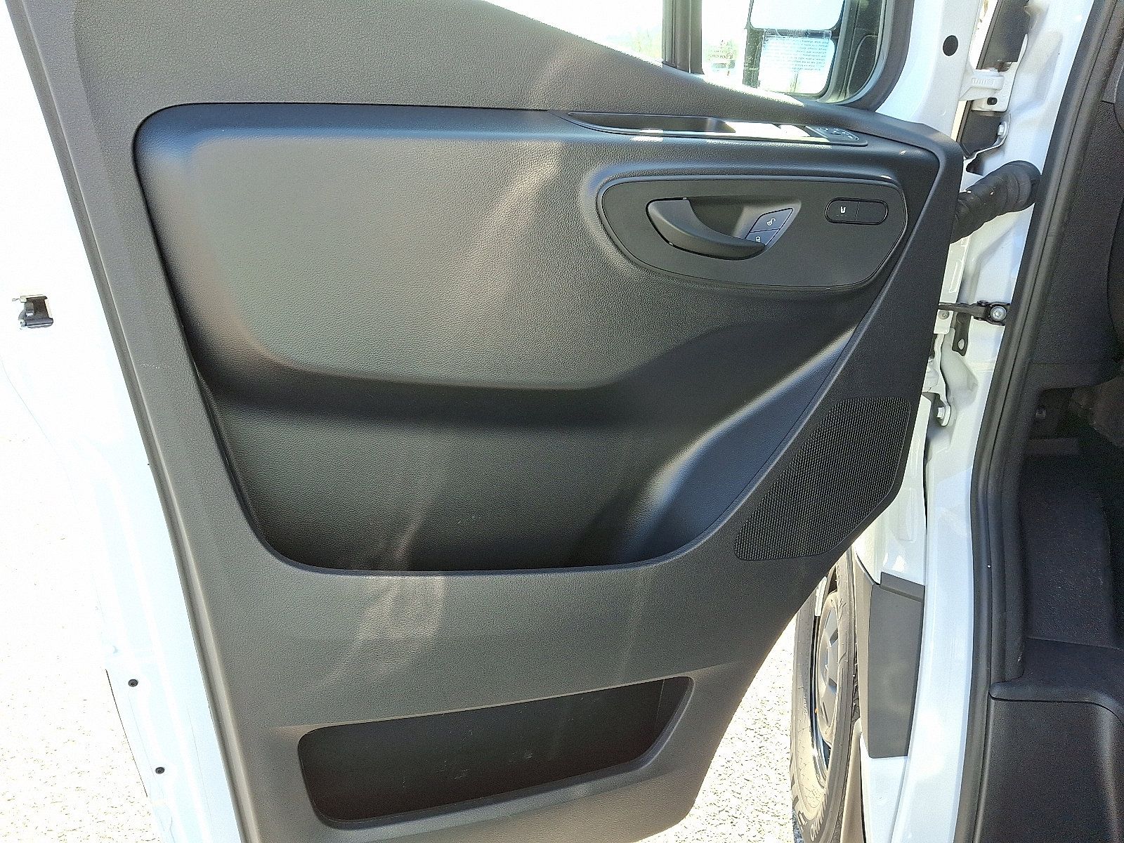 Used 2025 Mercedes-Benz Sprinter 2500 image 13