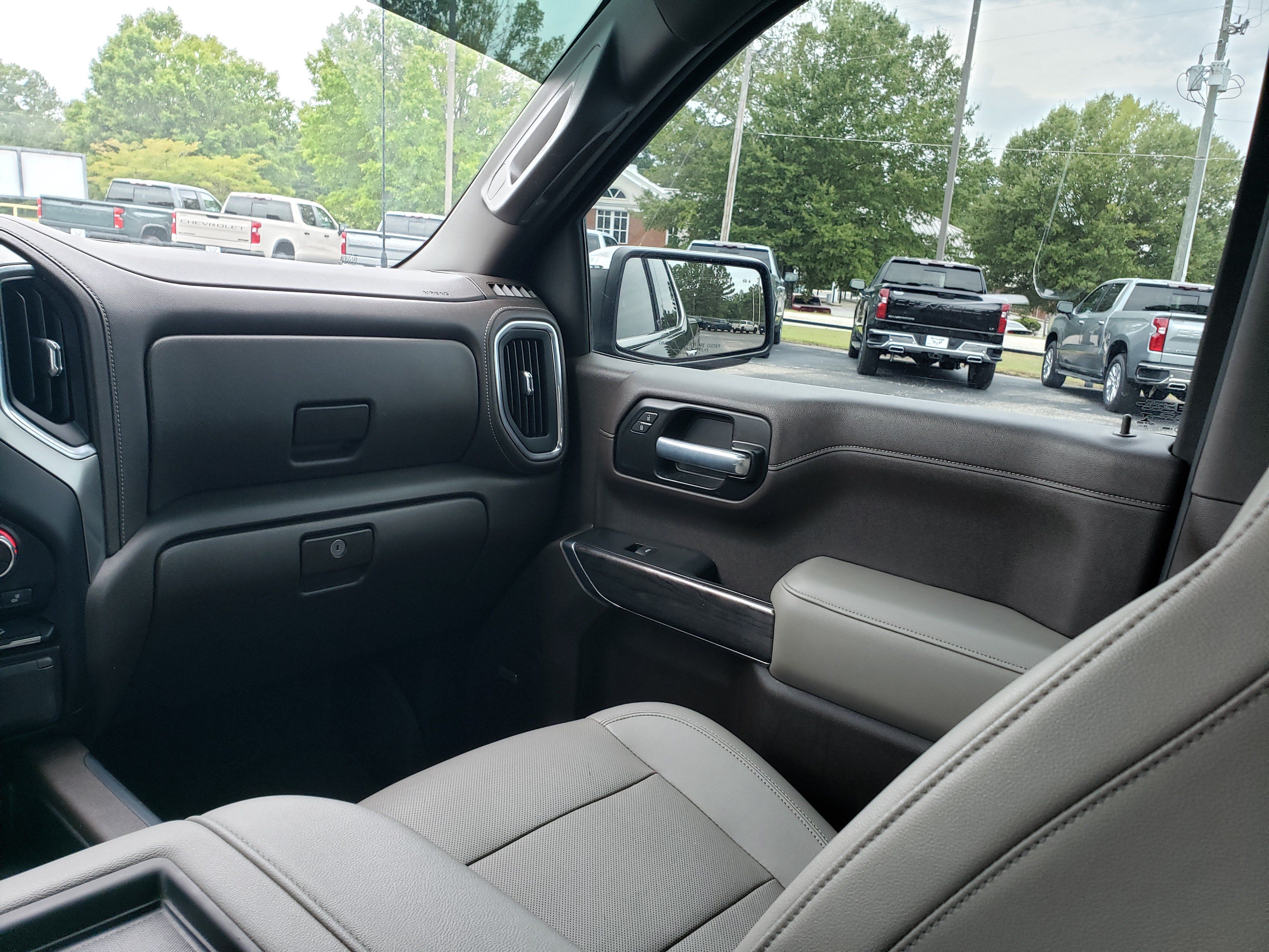 Used 2021 Chevrolet Silverado 1500 LTZ w/ LTZ Premium Package AWD/4WD image 35