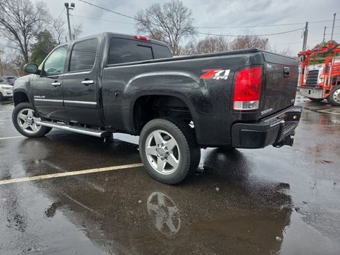 Used 2014 GMC Sierra 2500 Denali w/ Suspension Package, Off-Road image 4