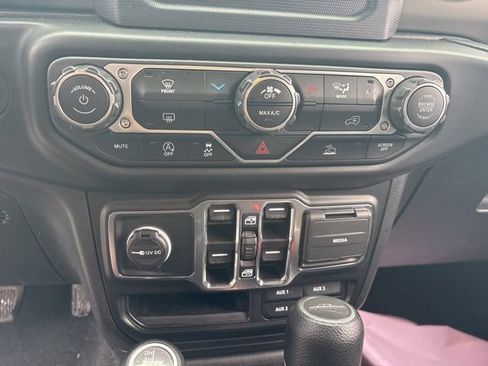 Used 2022 Jeep Gladiator Sport image 31