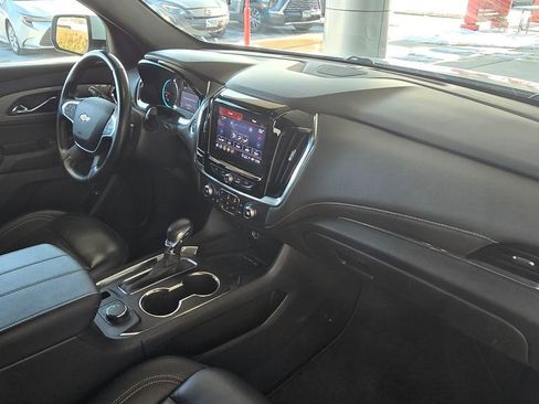Used 2023 Chevrolet Traverse LT image 12