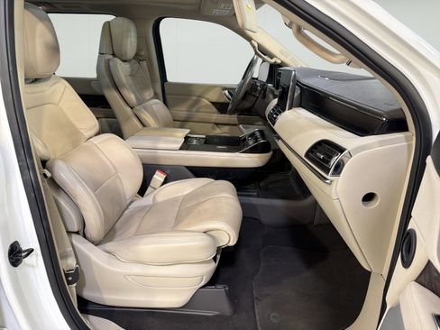 Used 2020 Lincoln Navigator Reserve w/ Luxury Package RWD image 13