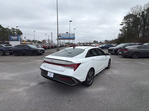 Certified 2025 Hyundai Elantra SEL image 5