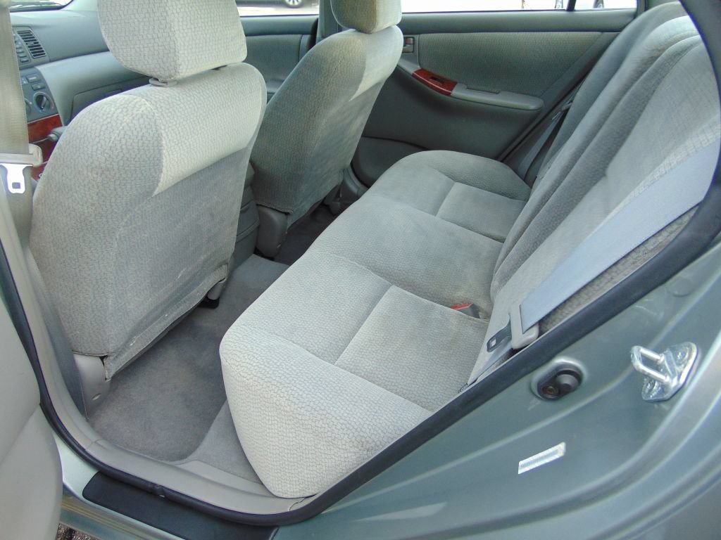 Used 2004 Toyota Corolla LE FWD image 3