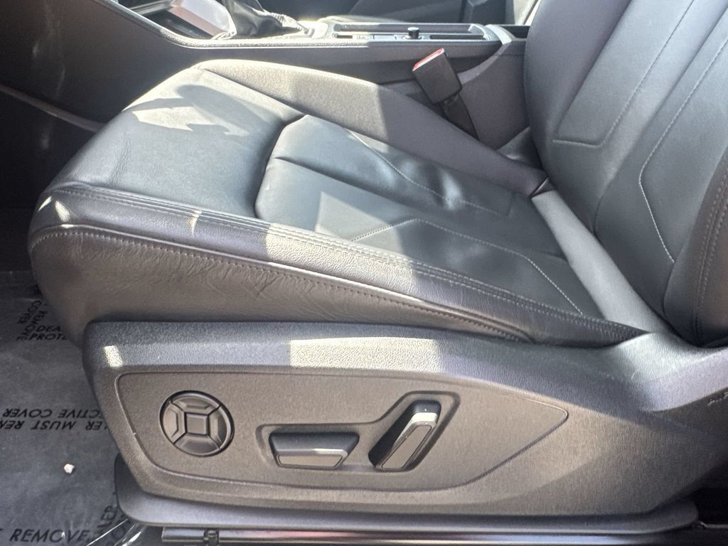 Used 2025 Audi Q3 2.0T Premium AWD/4WD image 14