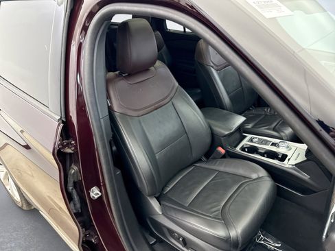 Used 2023 Ford Explorer Platinum w/ Premium Technology Package image 16