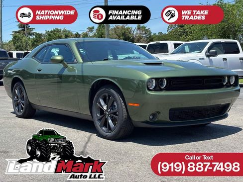 Used 2022 Dodge Challenger SXT w/ Blacktop Package AWD/4WD image 1