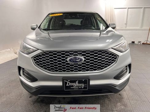 Used 2023 Ford Edge SEL AWD/4WD image 2
