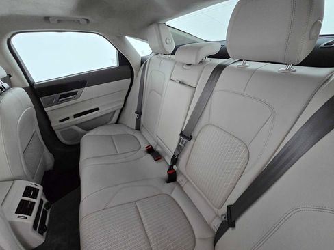 Used 2019 Jaguar XF Prestige image 35