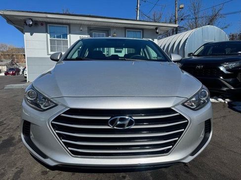 Used 2017 Hyundai Elantra SE image 2