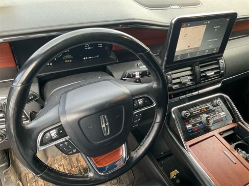 Used 2018 Lincoln Navigator Reserve w/ Technology Package image 25