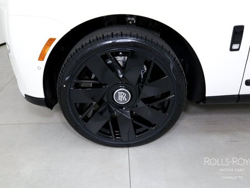 Used 2026 Rolls-Royce Cullinan AWD/4WD image 42