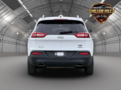 Used 2016 Jeep Cherokee Latitude w/ Cold Weather Group AWD/4WD image 4