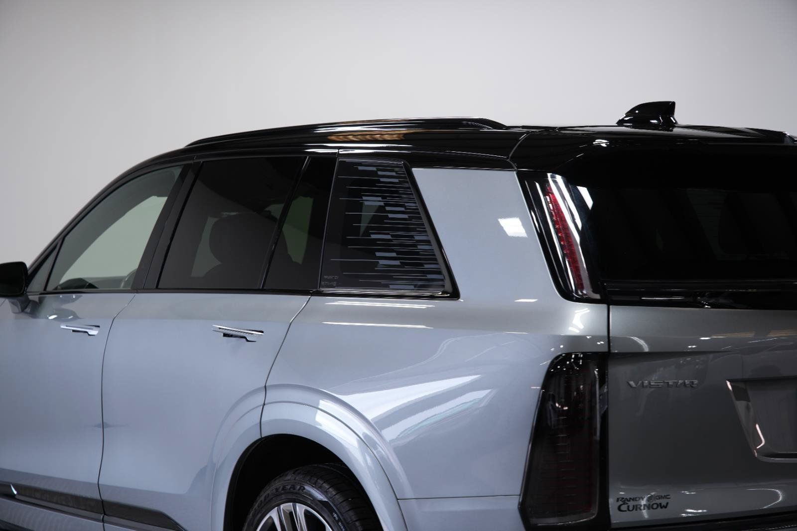 Used 2026 Cadillac Vistiq Platinum w/ LPO, Floor Liner Package AWD/4WD image 5