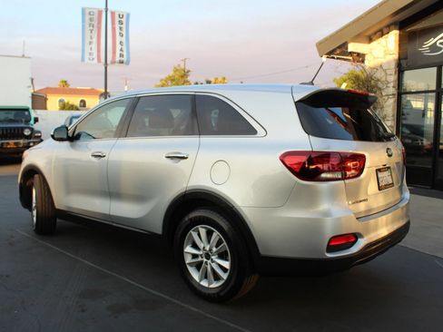 Used 2020 Kia Sorento LX FWD image 3