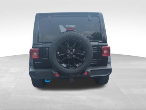 Used 2023 Jeep Wrangler Unlimited Sahara w/ Cold Weather Group AWD/4WD image 7