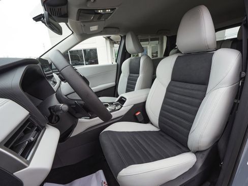 New 2026 Mitsubishi Outlander SE image 33