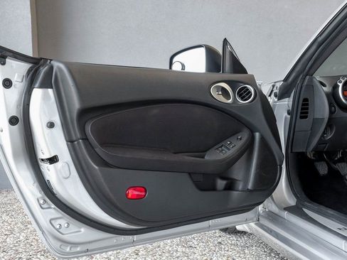 Used 2020 Nissan 370Z Coupe image 33