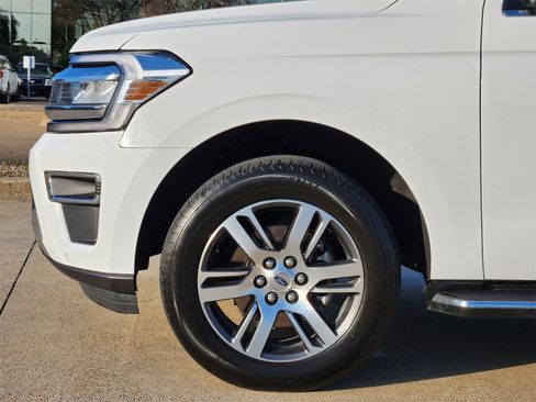 Used 2023 Ford Expedition Limited image 8