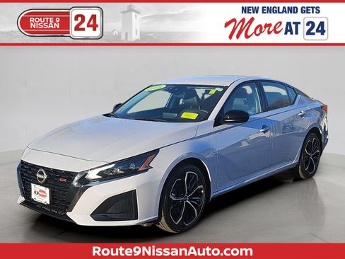 Certified 2025 Nissan Altima 2.5 SR image 1