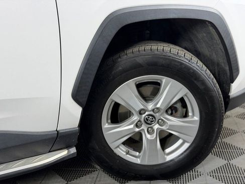 Used 2019 Toyota RAV4 XLE AWD/4WD image 6
