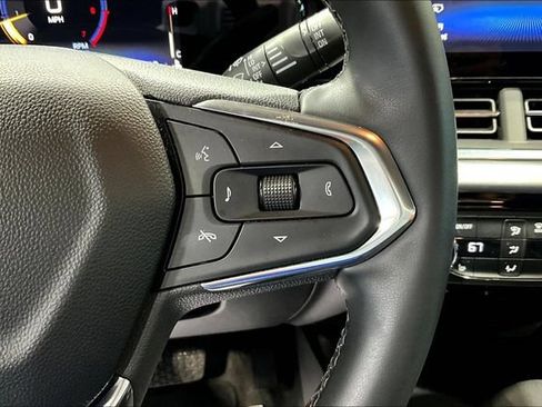 Certified 2025 Chevrolet Trax LT w/ Driver Confidence Package FWD image 11