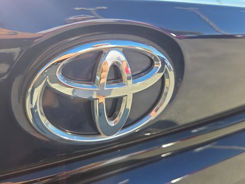 Used 2022 Toyota Corolla LE image 16