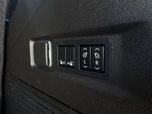 Used 2021 Chevrolet Tahoe LT w/ Luxury Package image 19