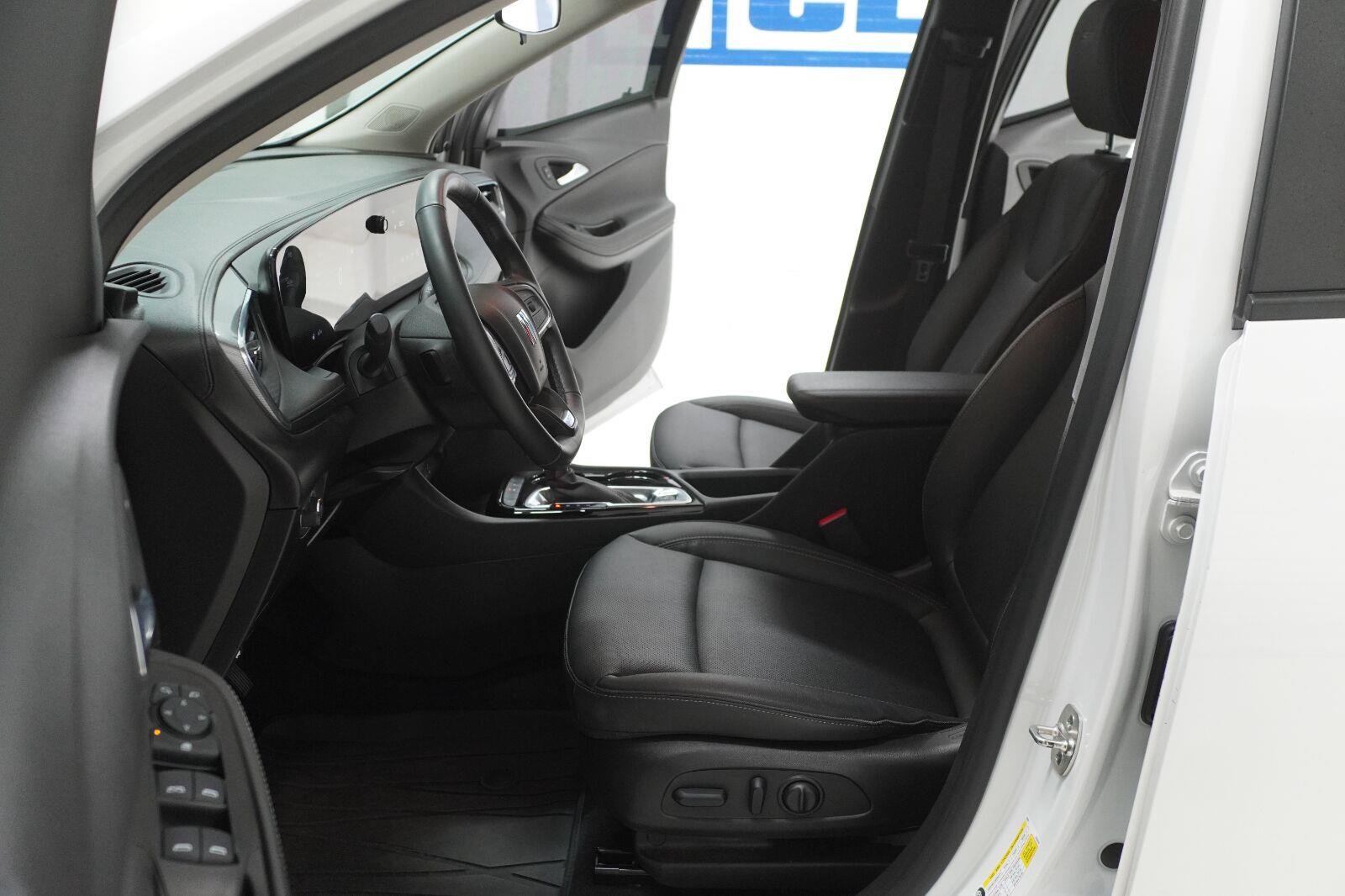 Used 2024 Buick Encore GX Sport Touring w/ Comfort Package FWD image 9