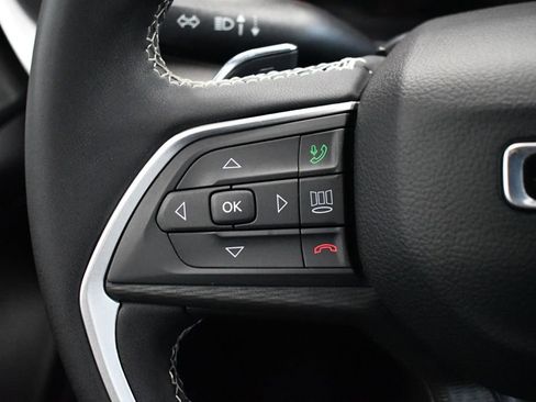 Used 2024 Jeep Grand Cherokee Laredo X image 30