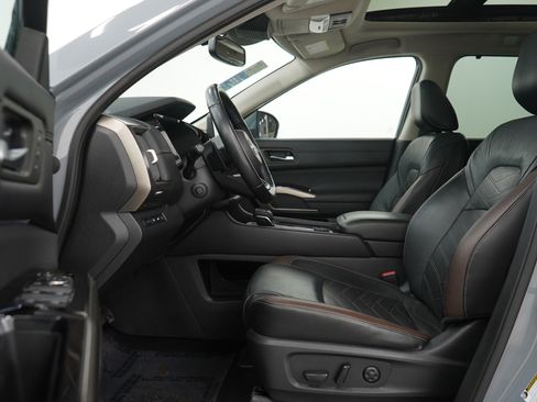 Used 2022 Nissan Pathfinder Platinum image 19