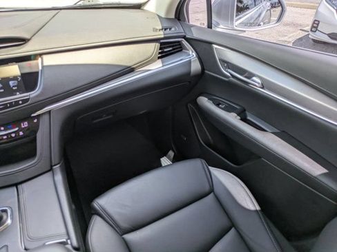 Used 2017 Cadillac XT5 Luxury AWD/4WD image 16