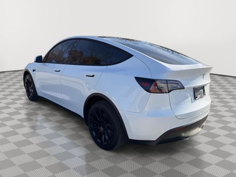 Used 2022 Tesla Model Y Long Range image 5