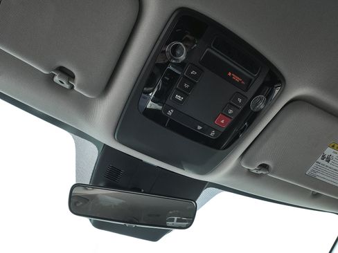 Used 2025 Kia Carnival FWD image 31