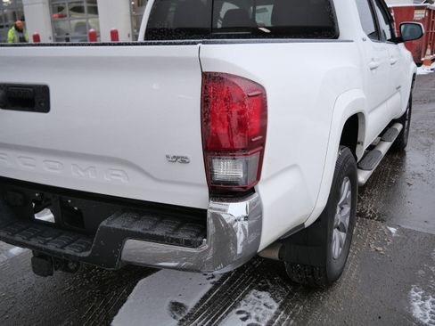 Certified 2019 Toyota Tacoma SR5 image 18