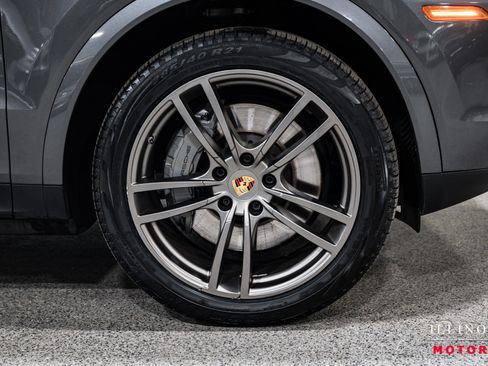 Used 2019 Porsche Cayenne S image 13