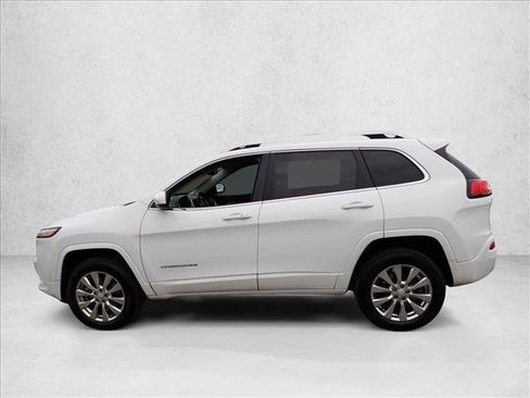 Used 2017 Jeep Cherokee Overland w/ Technology Group AWD/4WD image 2