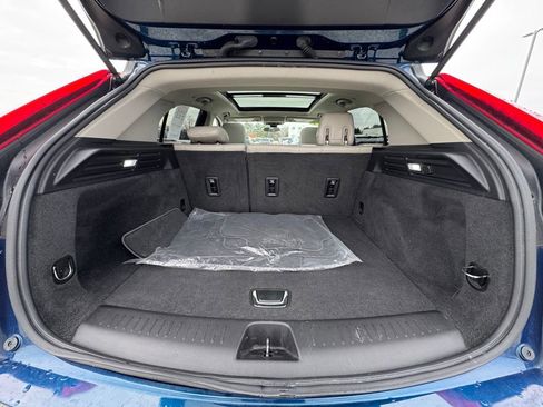 Used 2019 Cadillac XT4 Luxury w/ Cold Weather Package image 14