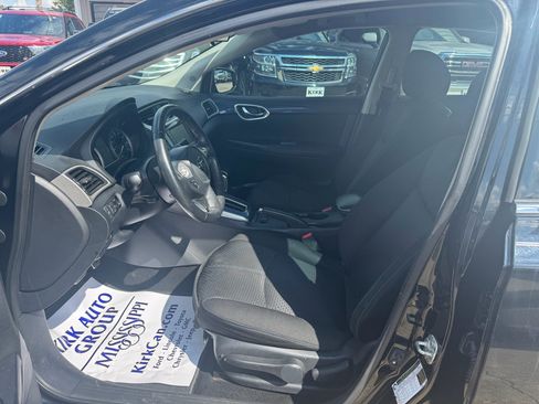 Used 2019 Nissan Sentra SR w/ Exterior Package image 11