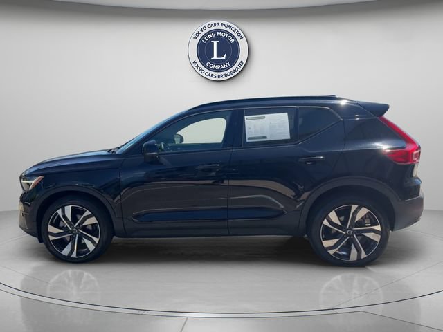 Certified 2023 Volvo XC40 B5 Plus w/ Climate Package AWD/4WD image 2