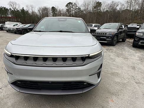 Used 2024 Jeep Wagoneer Launch Edition image 3