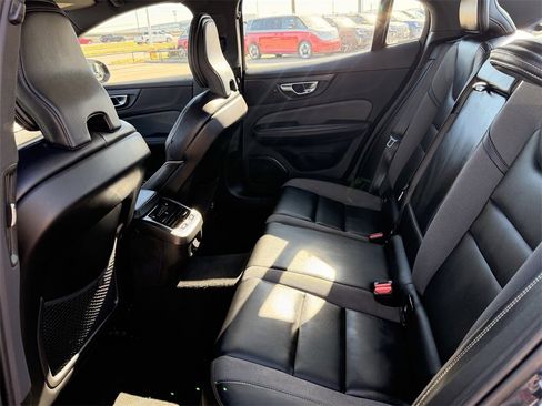 Used 2022 Volvo S60 B5 R-Design image 22