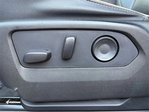 Used 2021 GMC Yukon XL SLT image 10