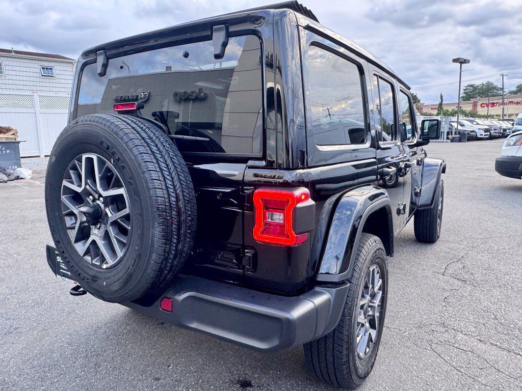 Used 2026 Jeep Wrangler Unlimited Sahara AWD/4WD image 8