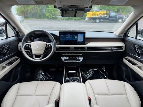 Used 2025 Lincoln Corsair Reserve AWD/4WD image 20
